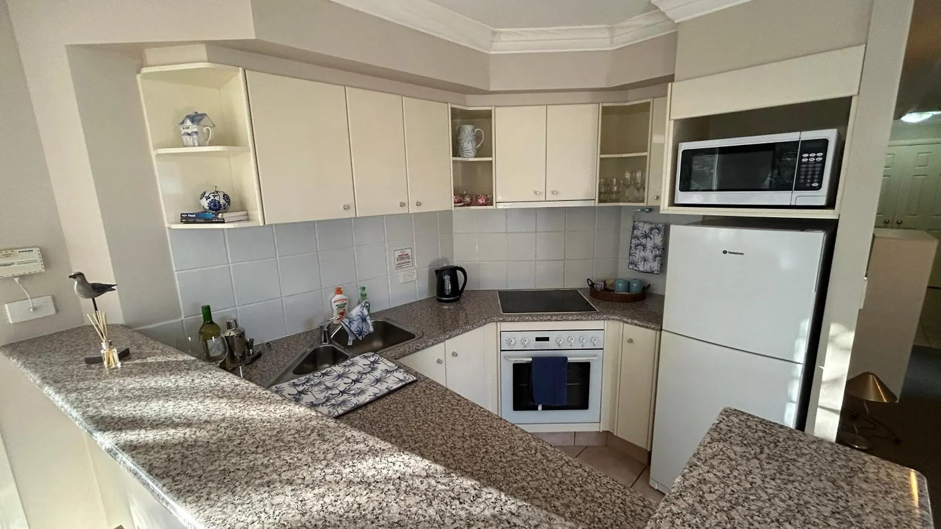Stylish & Cosy Gc Getaway Central And Serene Explore Broadbeach Or Surfers Via Tram! Gold Coast Appartement
